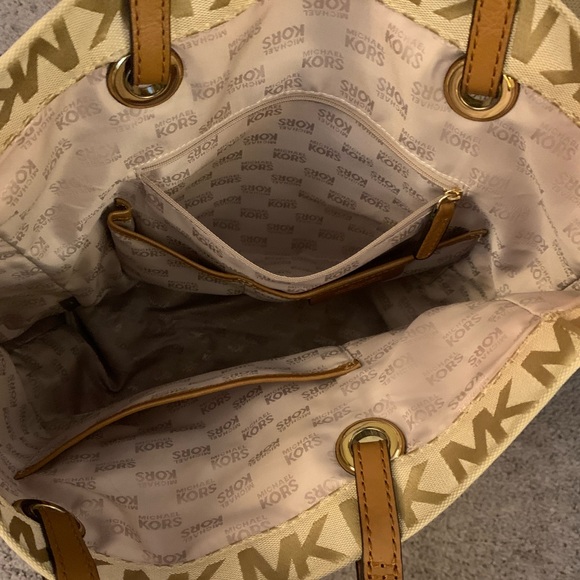 MICHAEL KORS Tote - Picture 5 of 11